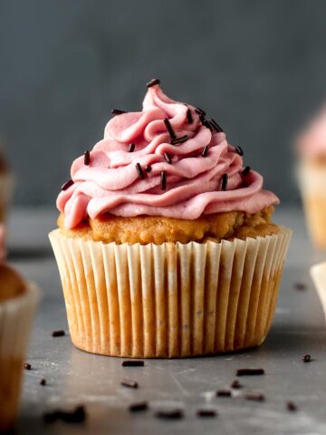 Fluffy Vegan Rose Cupcakes