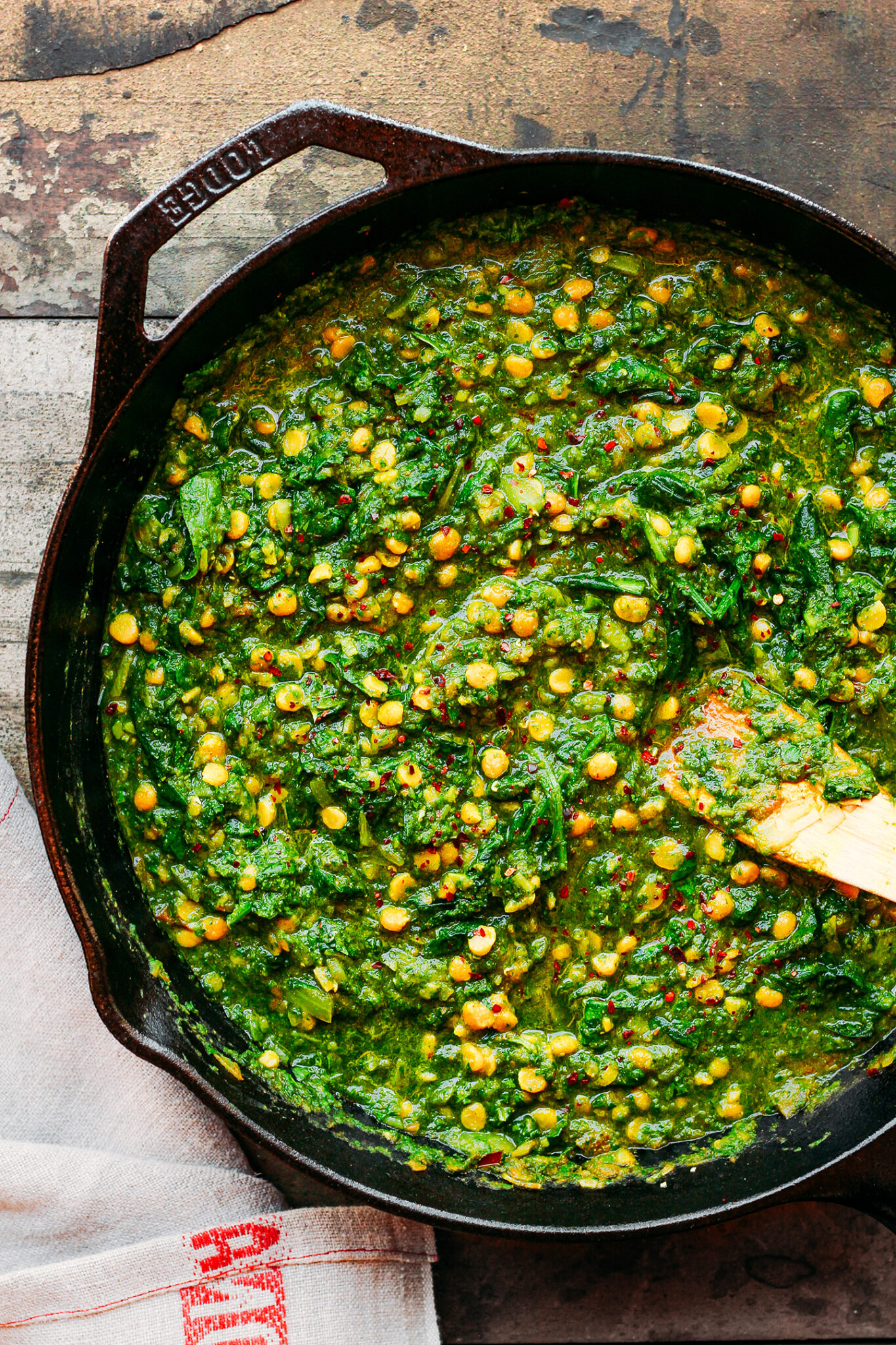 easy-dal-palak-full-of-plants