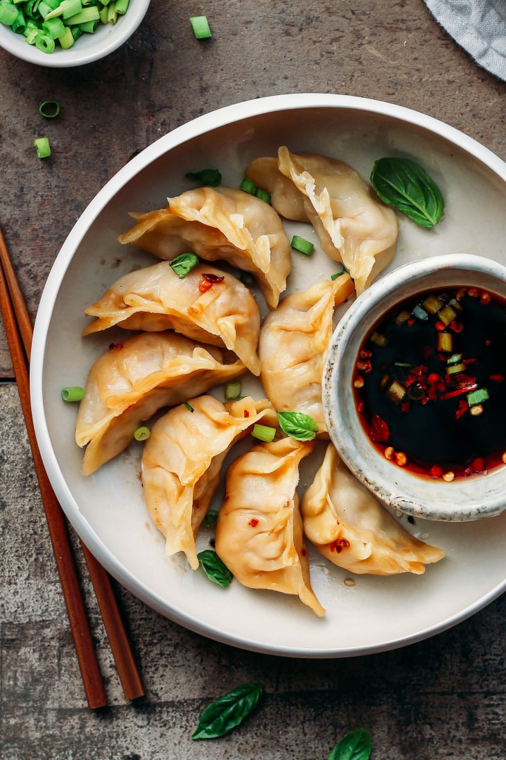 Eight dumplings filled with a jackfruit filling on a plate.