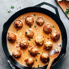 Fonio Balls in African Peanut Sauce (Vegan)