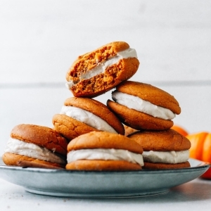 Chai Pumpkin Whoopie Pies (Vegan + GF)