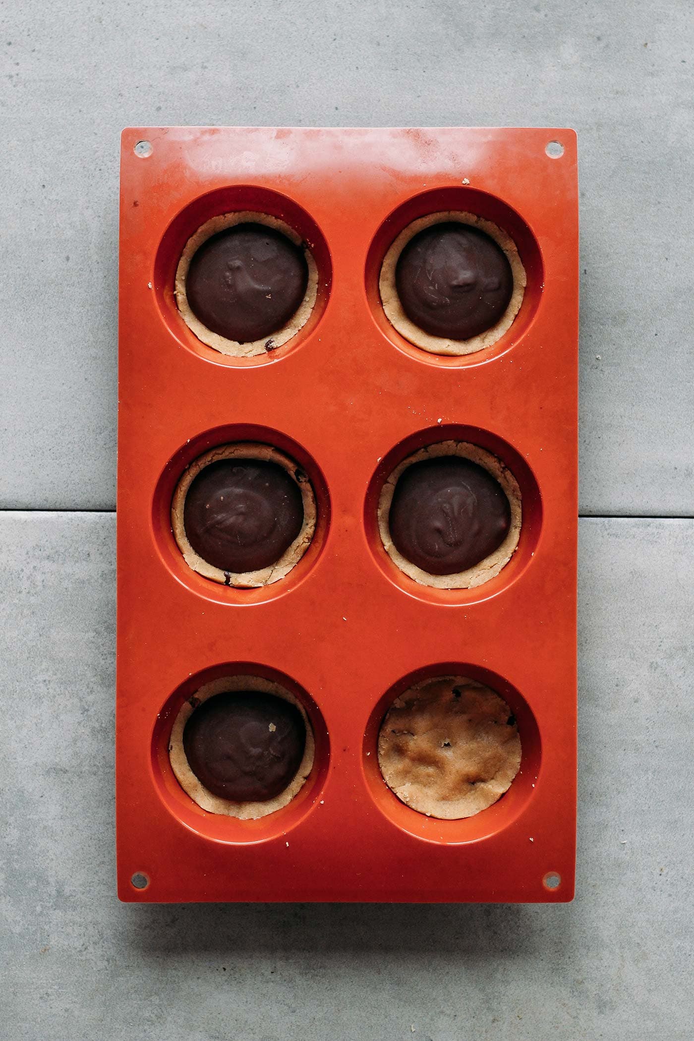 Nutella Stuffed Chocolate Chip Cookie Cups (Vegan + GF)