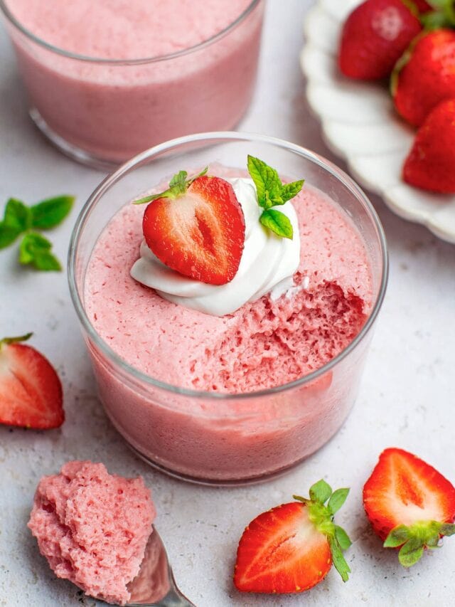 Aquafaba Strawberry Mousse