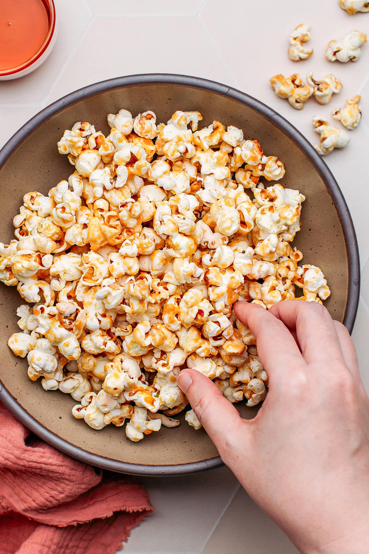 Maple Syrup Popcorn - Full of Plants - Karinokada