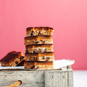 Oatmeal Chocolate Chip Caramel Protein Bars