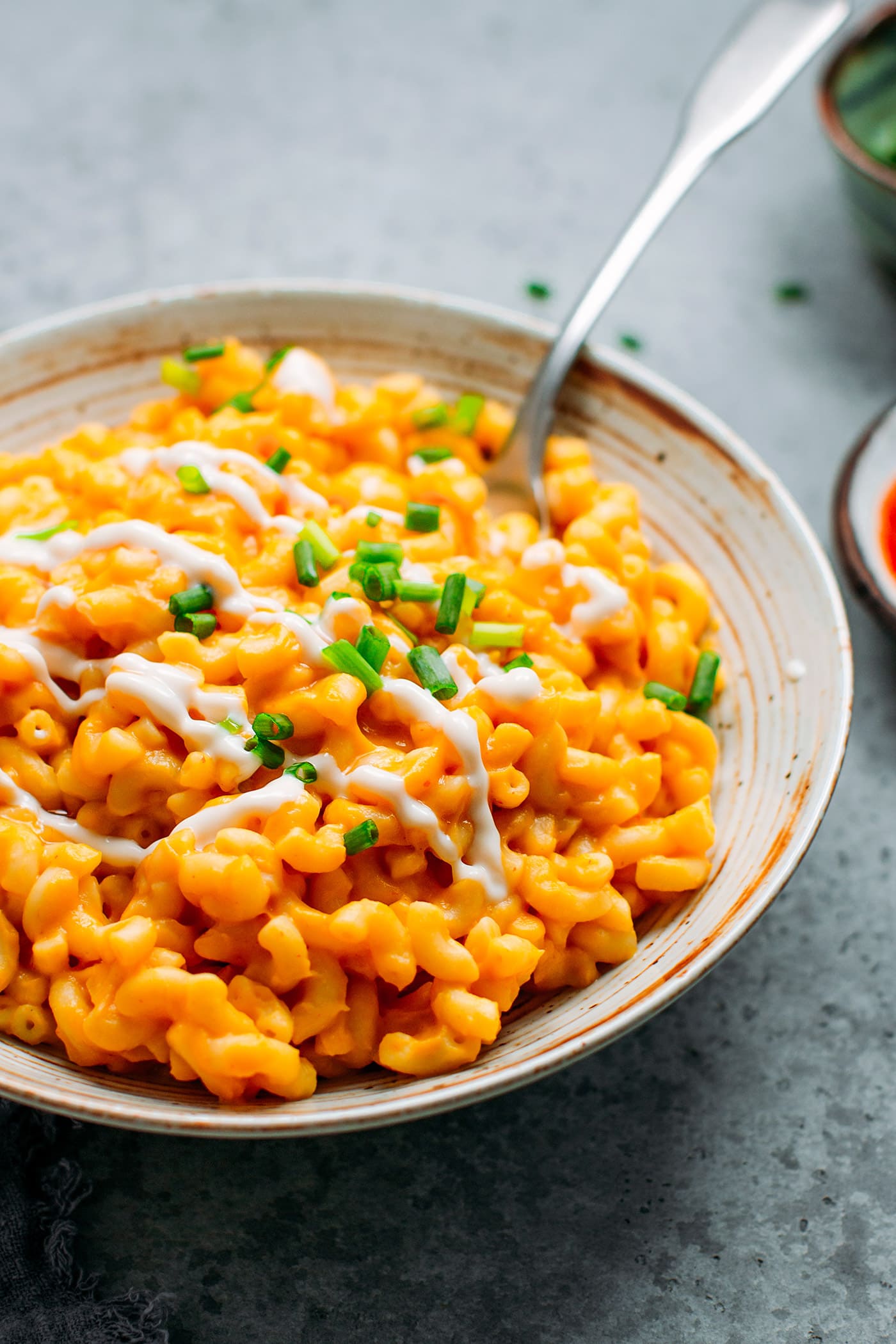 Vegan Sriracha Mac & Cheese (with Cauliflower Sauce!)