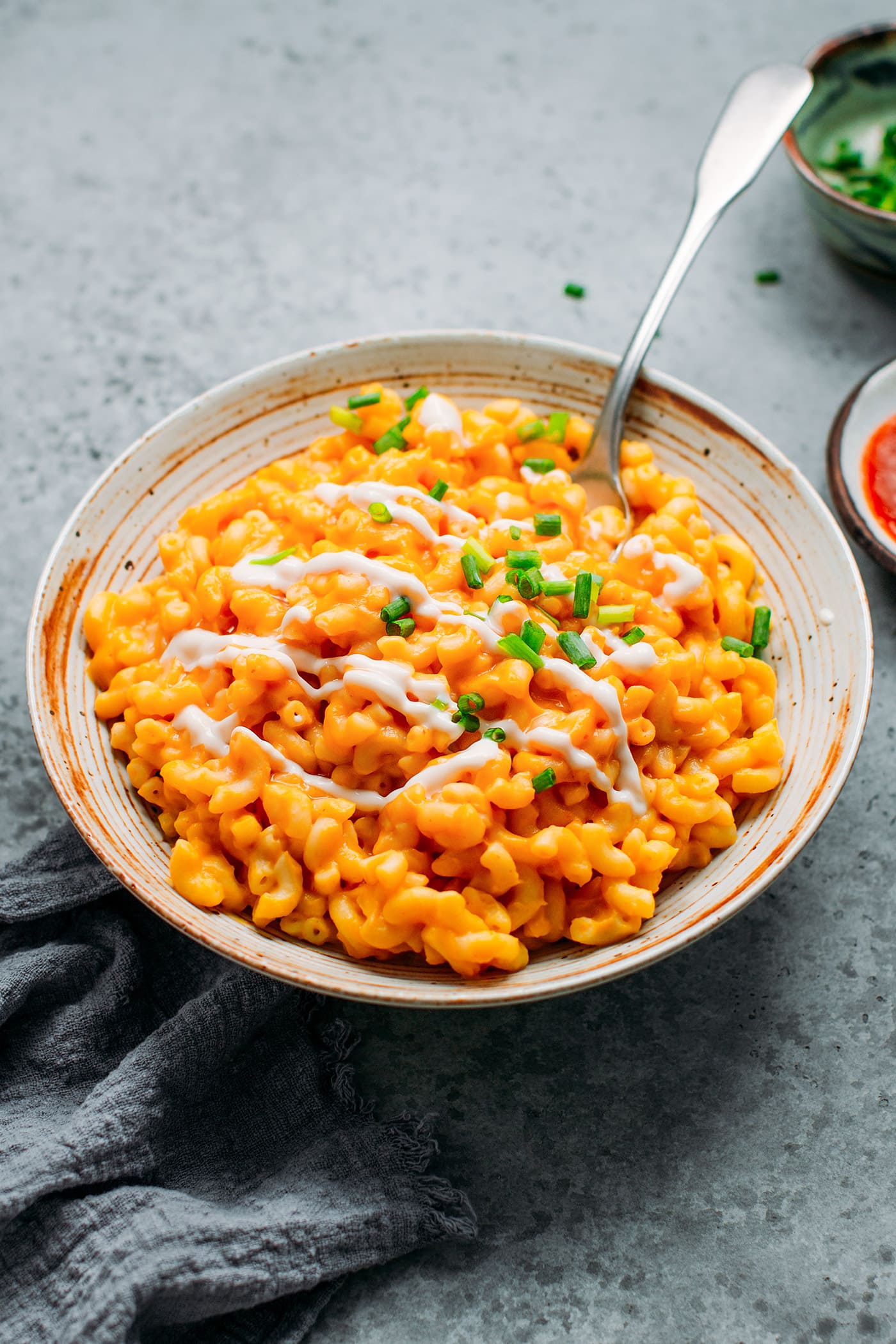 Vegan Sriracha Mac & Cheese (with Cauliflower Sauce!)