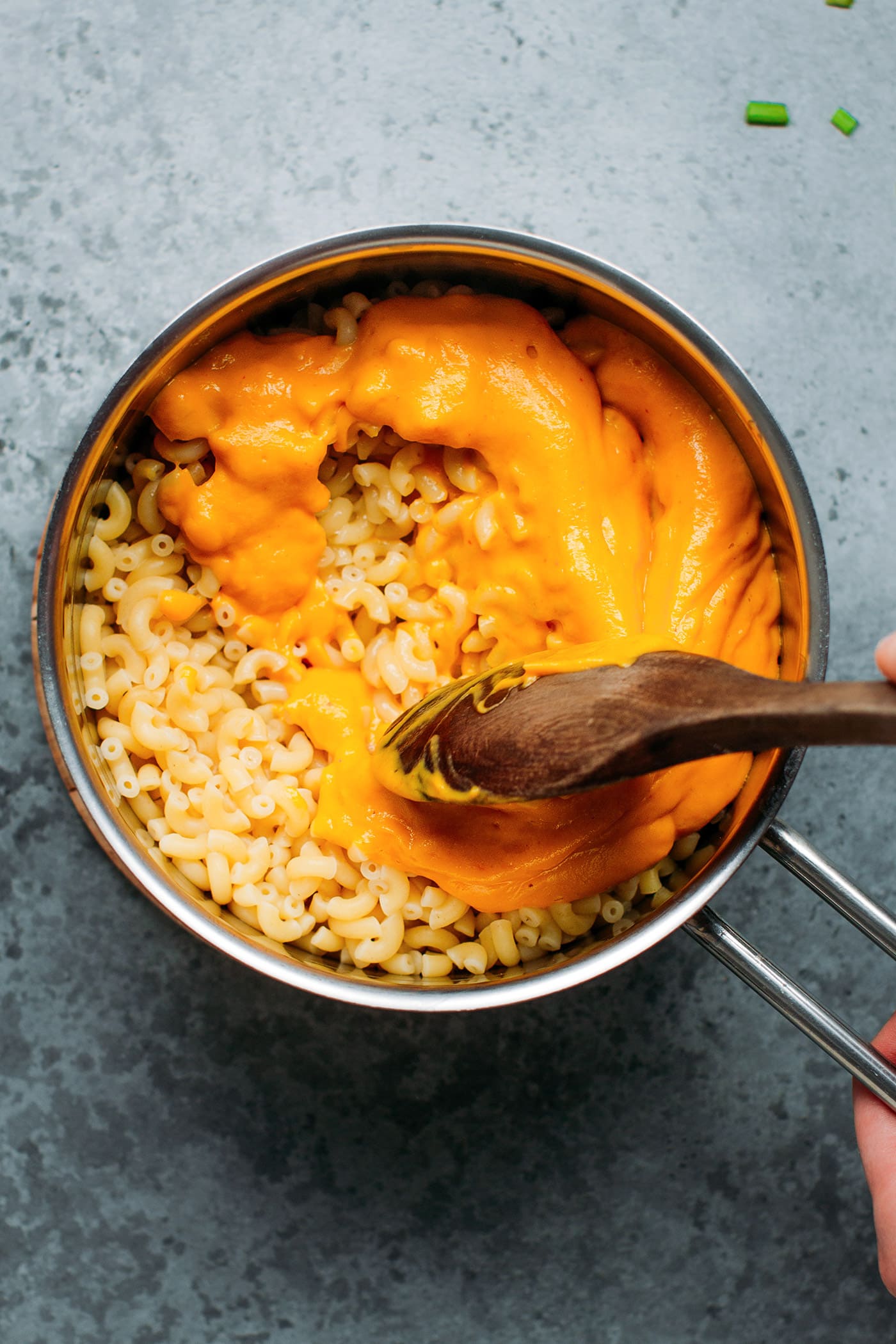 Vegan Sriracha Mac & Cheese (with Cauliflower Sauce!)