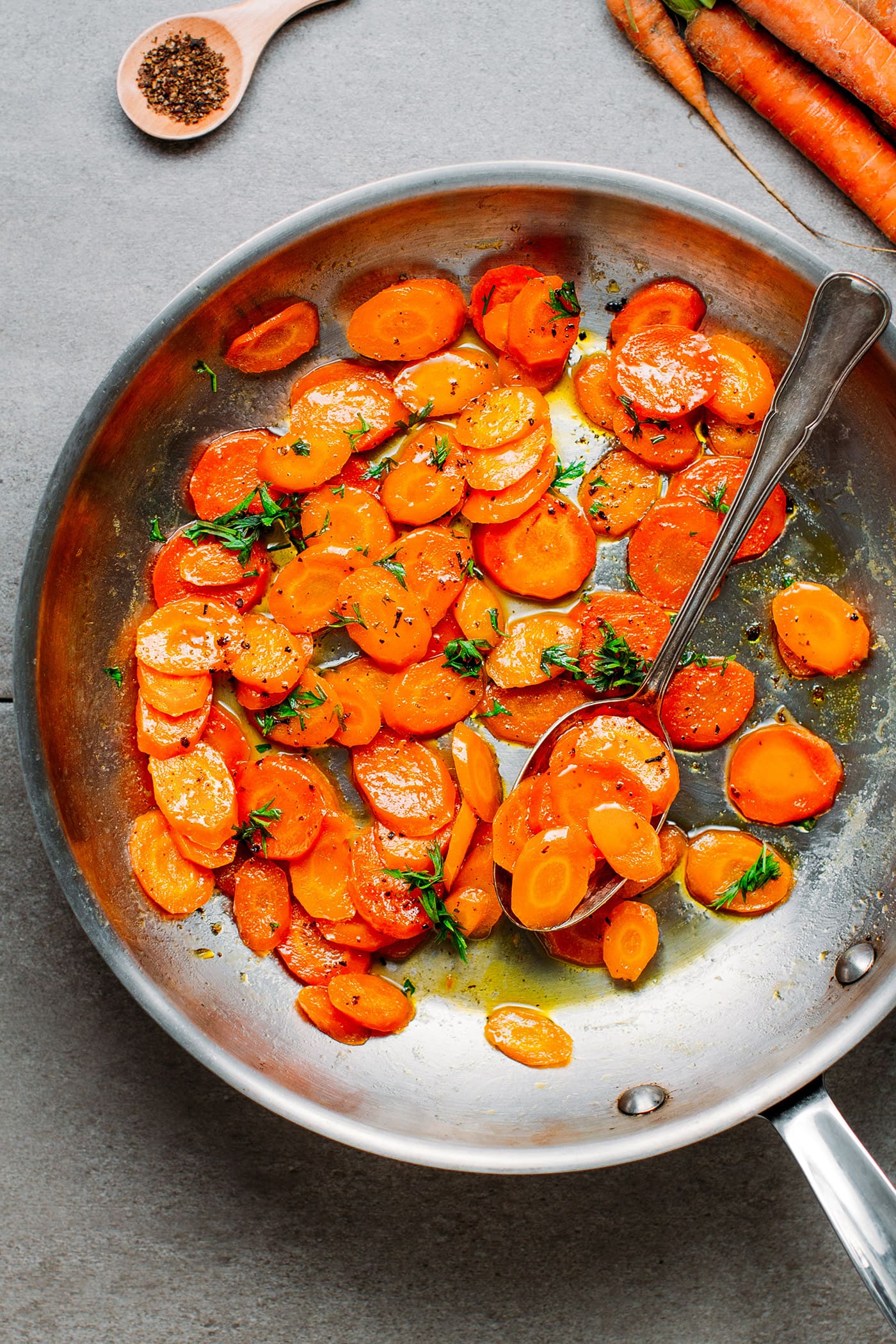 Easy Glazed Carrots (Carrots Vichy)