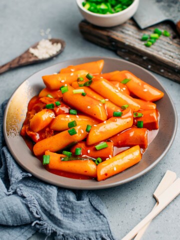 Easy Vegan Tteokbokki (Spicy Korean Rice Cakes)