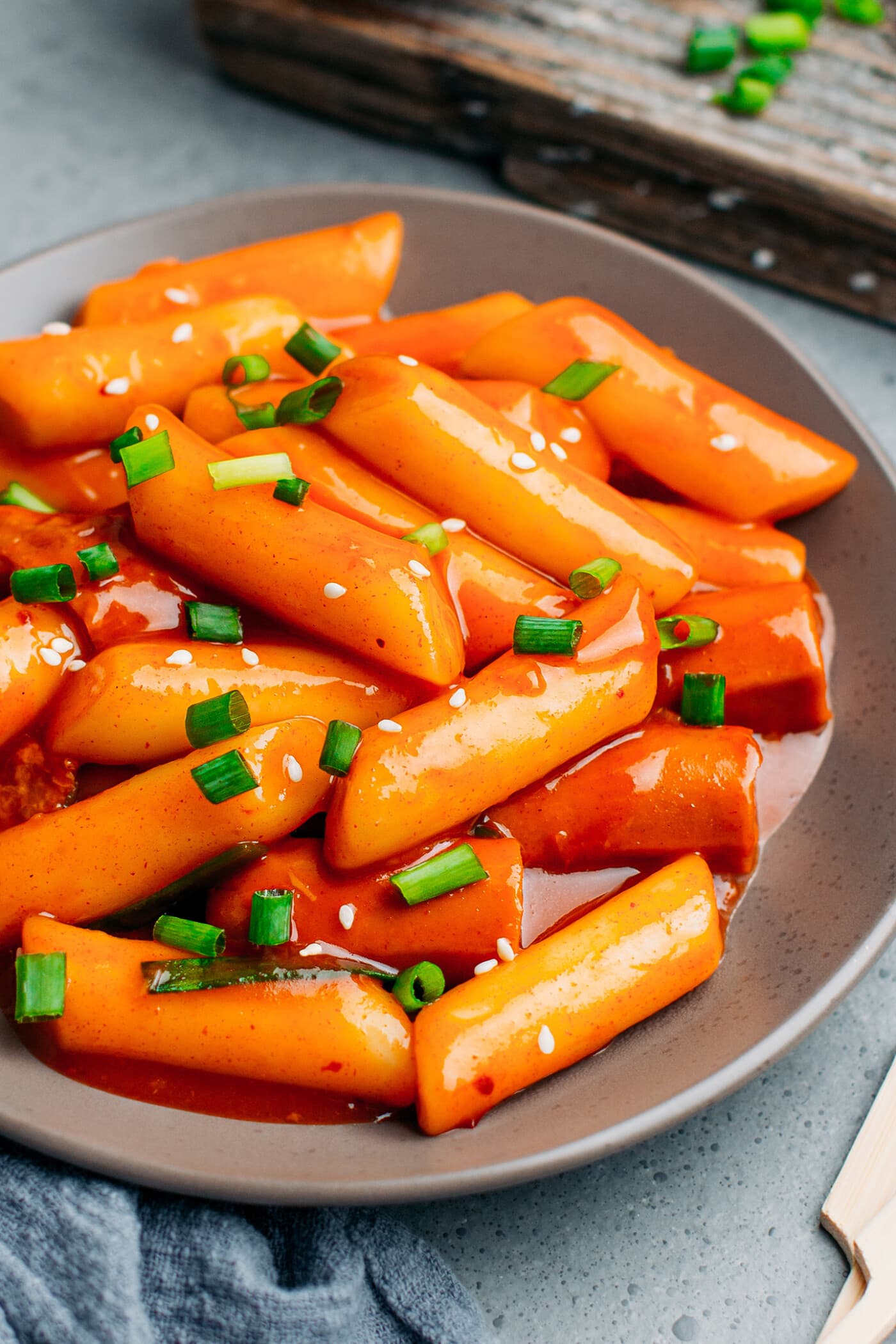 Vegan Tteokbokki 떡볶이 (Korean Spicy Rice Cakes) - eatwkriss