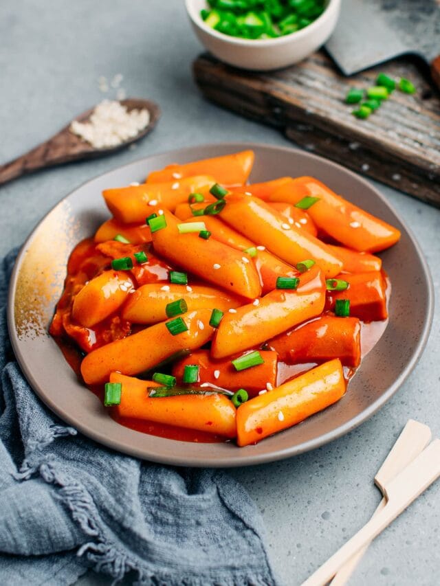 Easy Vegan Tteokbokki (Spicy Korean Rice Cakes)