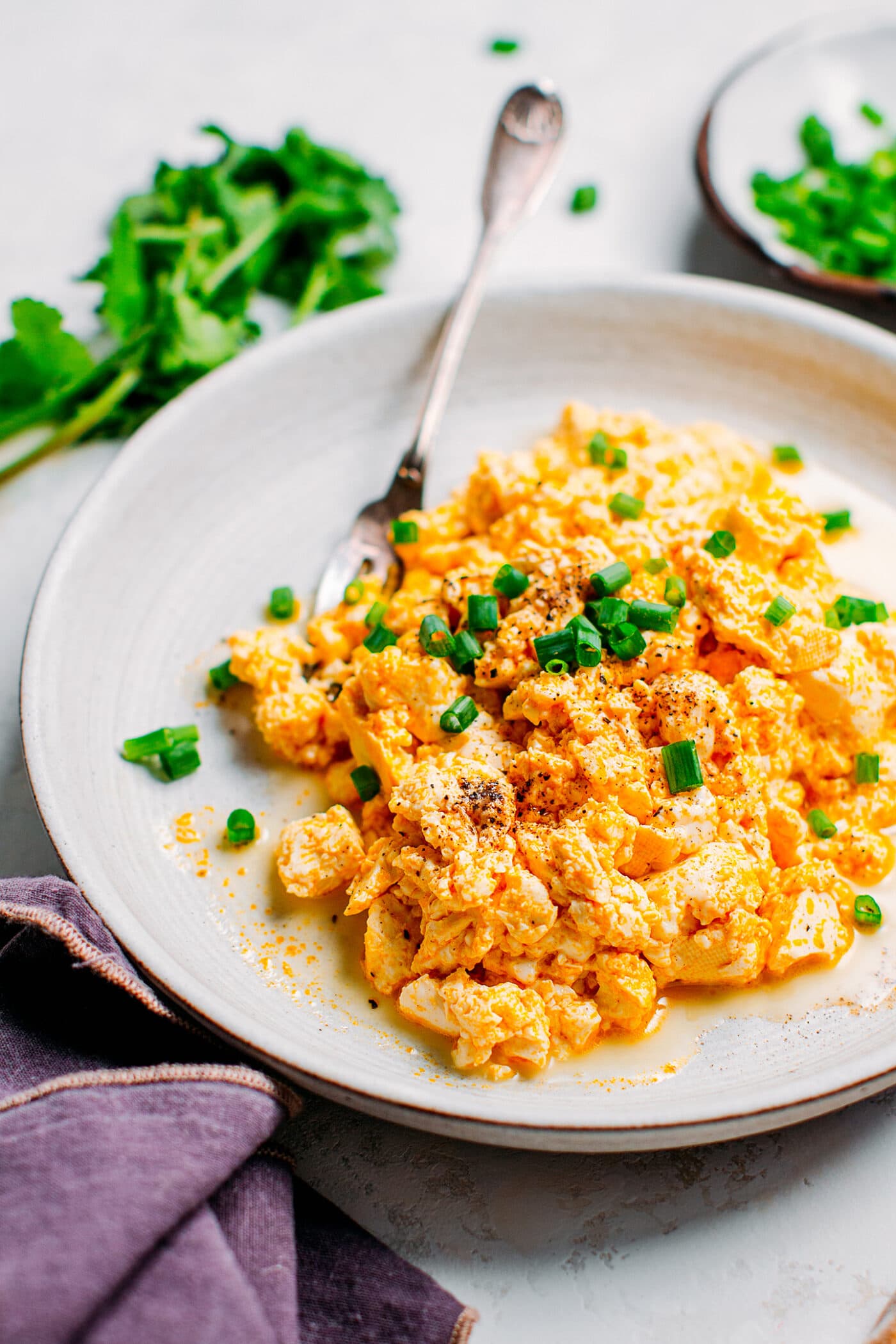 Fluffy Vegan Scrambled Eggs