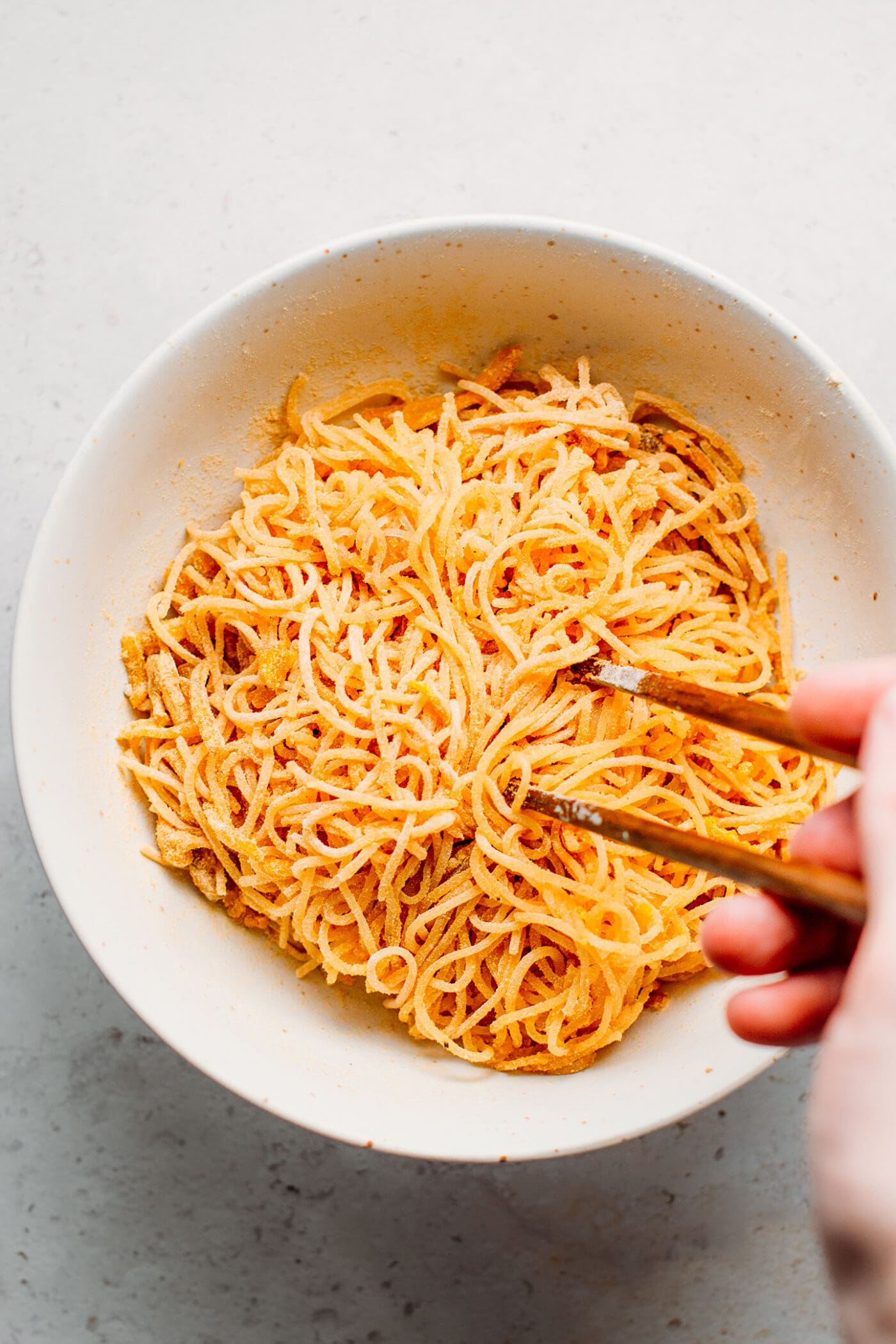 Mixing glass noodles with roasted rice powder.