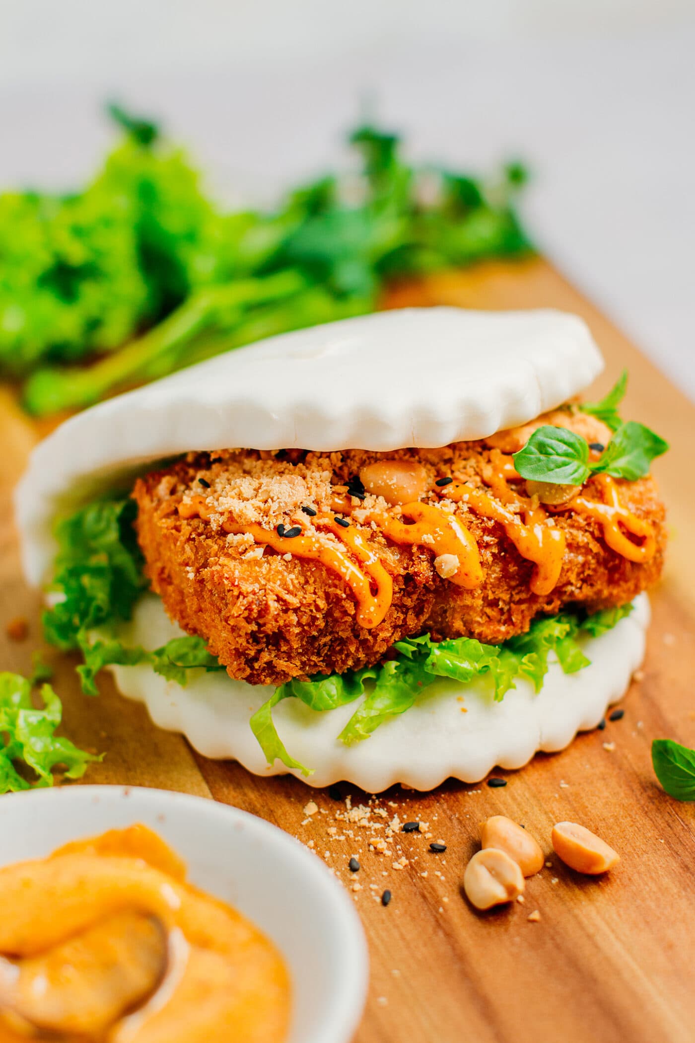 Steamed bun with katsu tempeh, spicy mayo, lettuce, and peanuts.