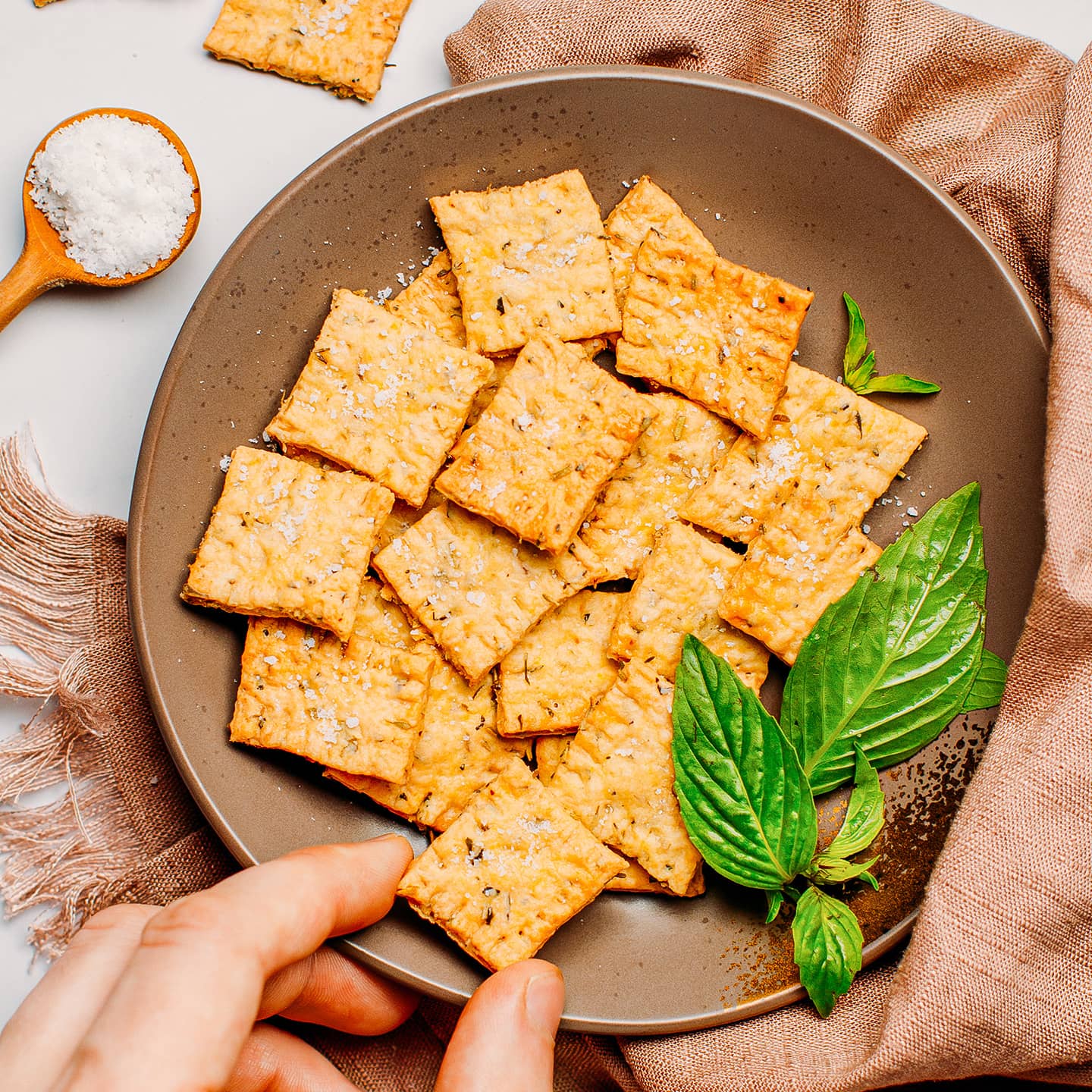 Easy Herb Crackers-image