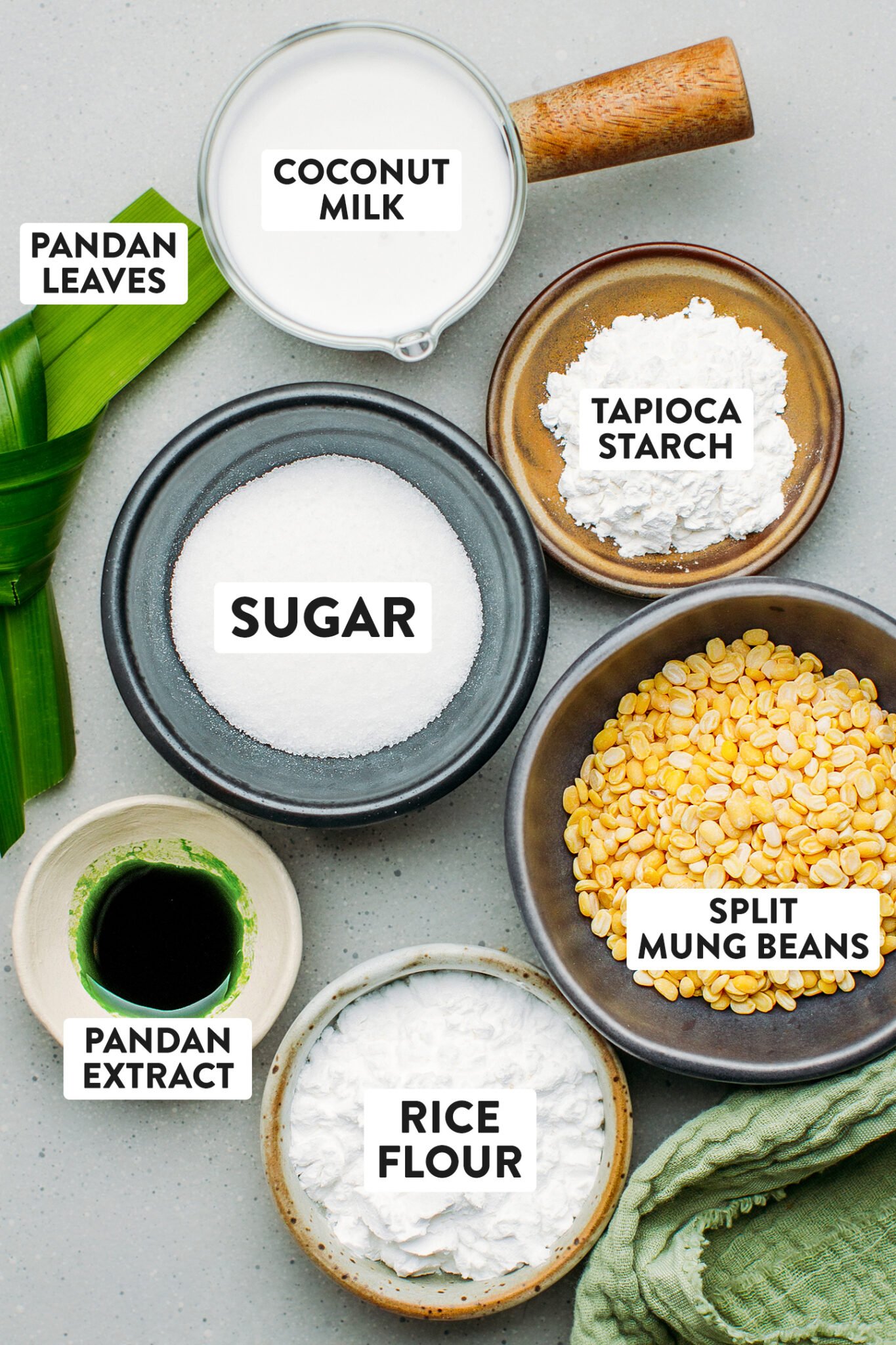 Ingredients like mung beans, pandan leaves, coconut milk, sugar, and tapioca starch.