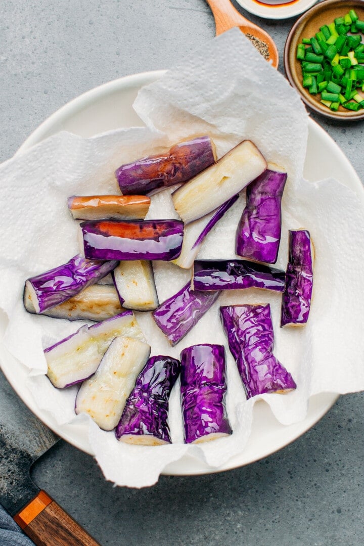 Fried eggplants on a plate with kitchen paper towels.