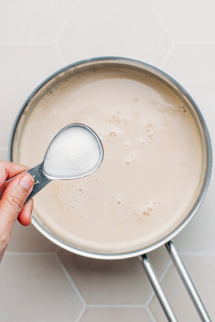 Adding sugar to peanut milk.