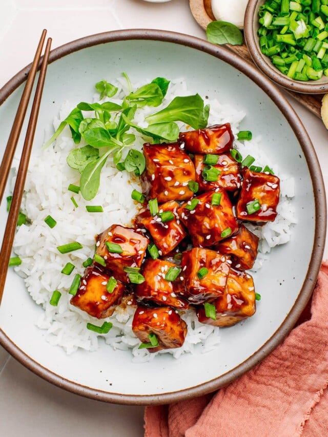 Teriyaki tofu over a bed of steamed white rice.