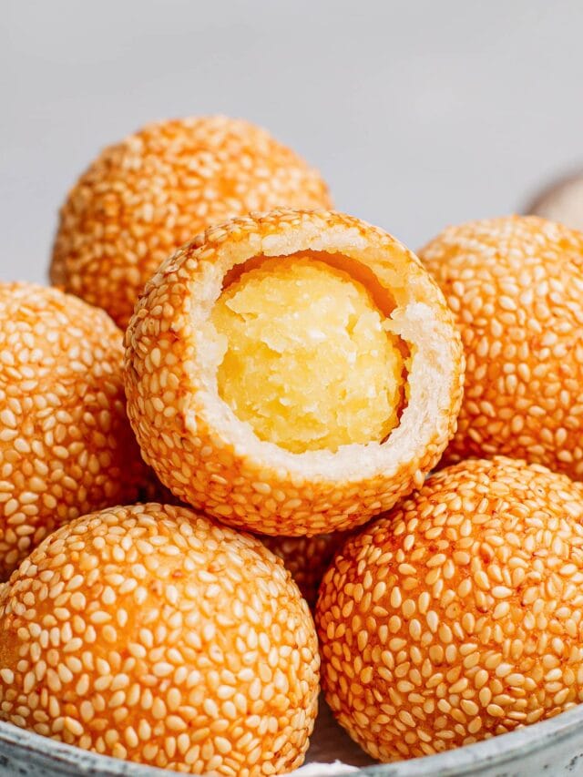 Close-up of banh cam.