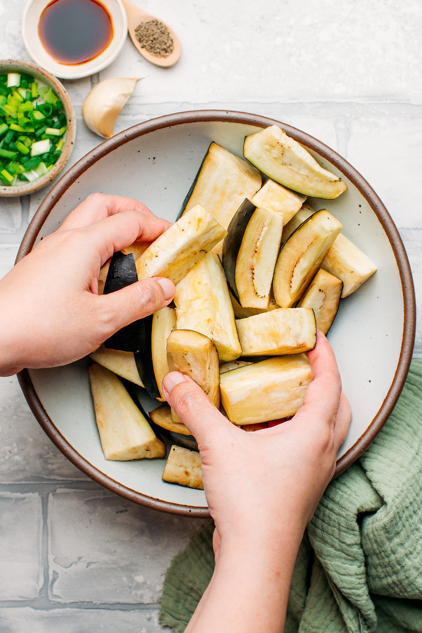 Coating eggplants with oil.