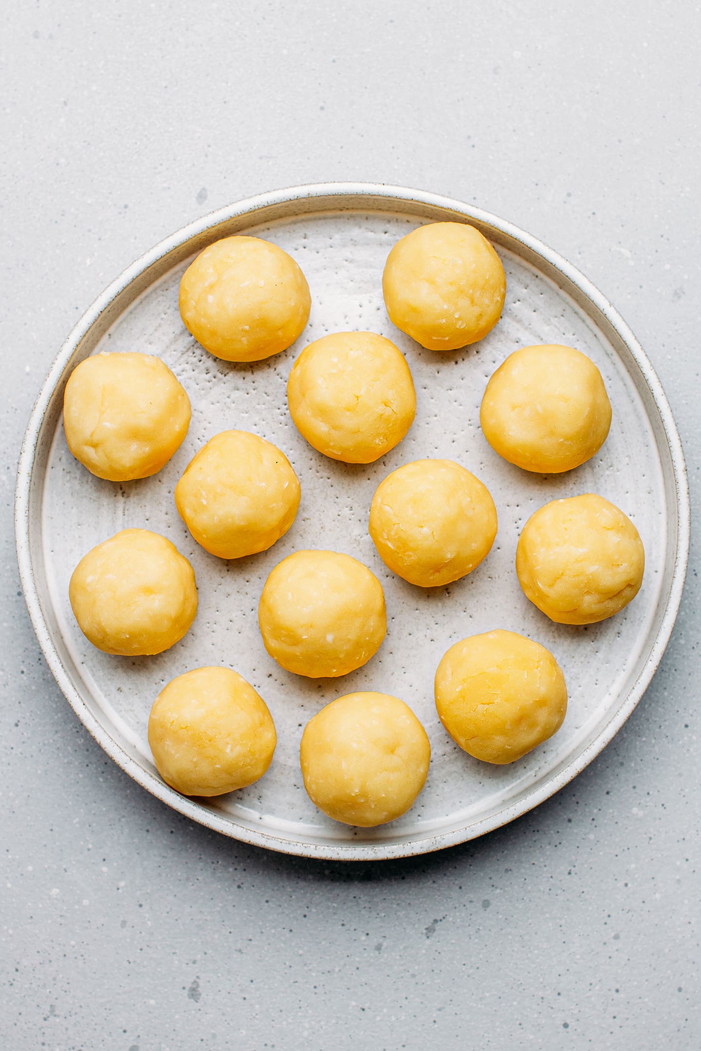 Mung bean paste balls on a plate.