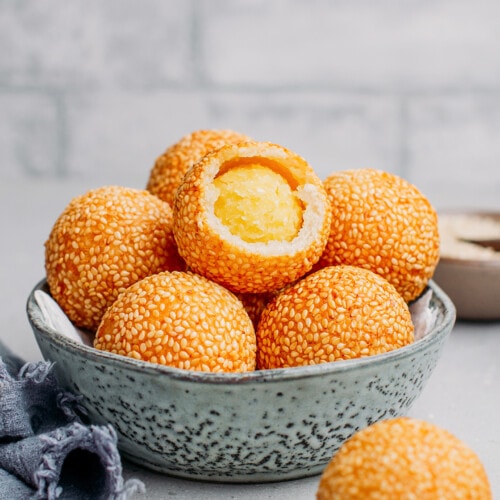 Banh cam in a small bowl.