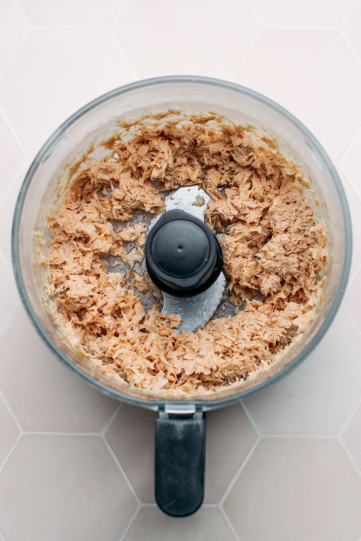 Vegan tuna in a food processor.