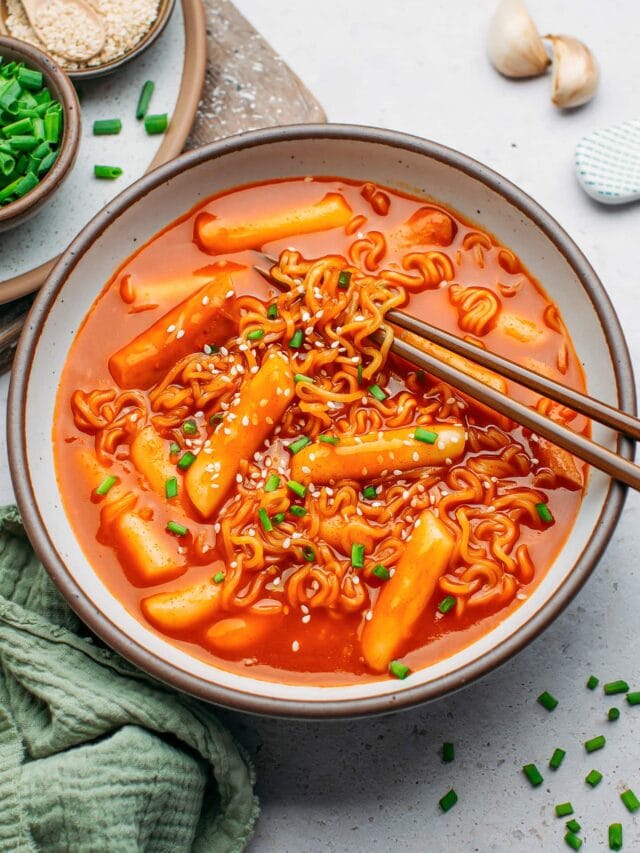 Vegan Rabokki (Tteokbokki with Ramen)