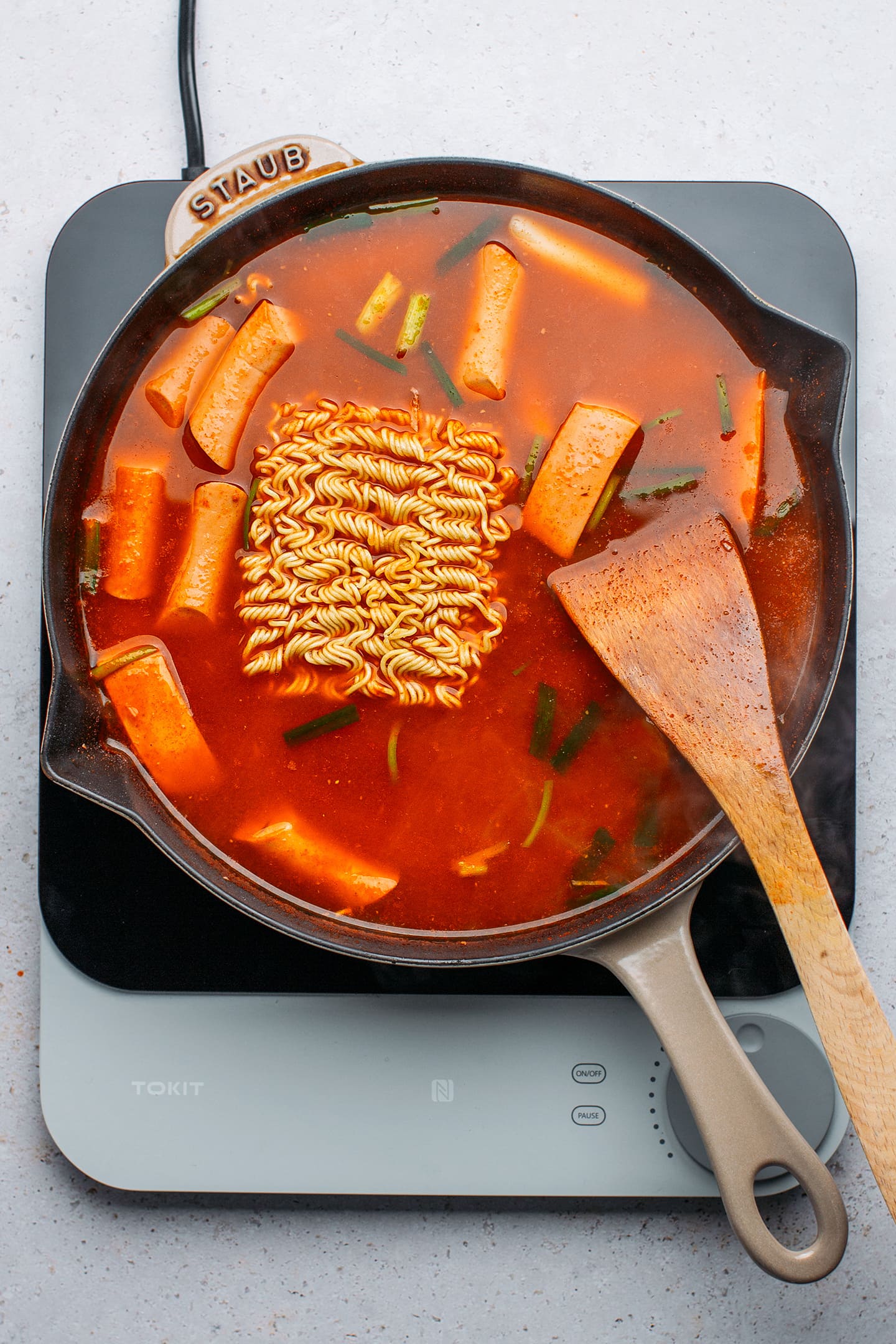 Tteokbokki and instant noodles in a skillet.