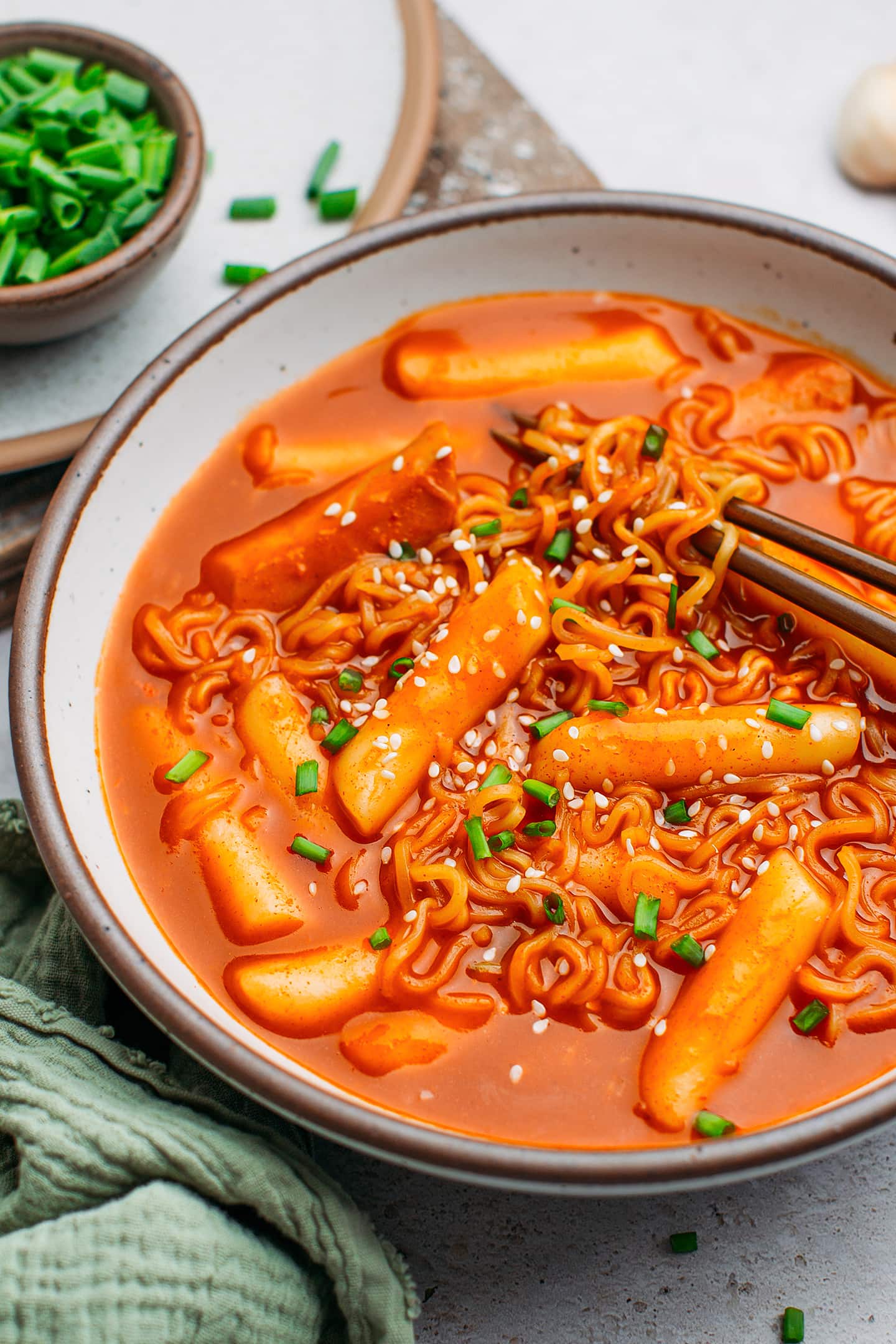 Close-up of rice cakes and ramen noodles in a spicy sauce.