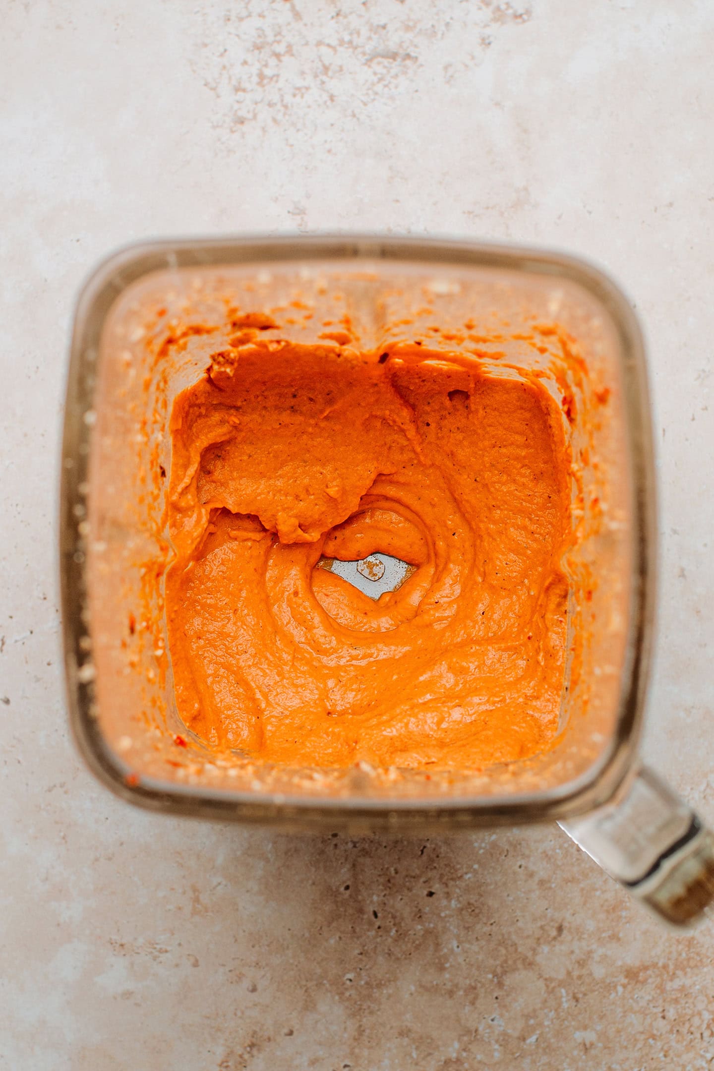 Blended cashews and roasted bell peppers in a blender.