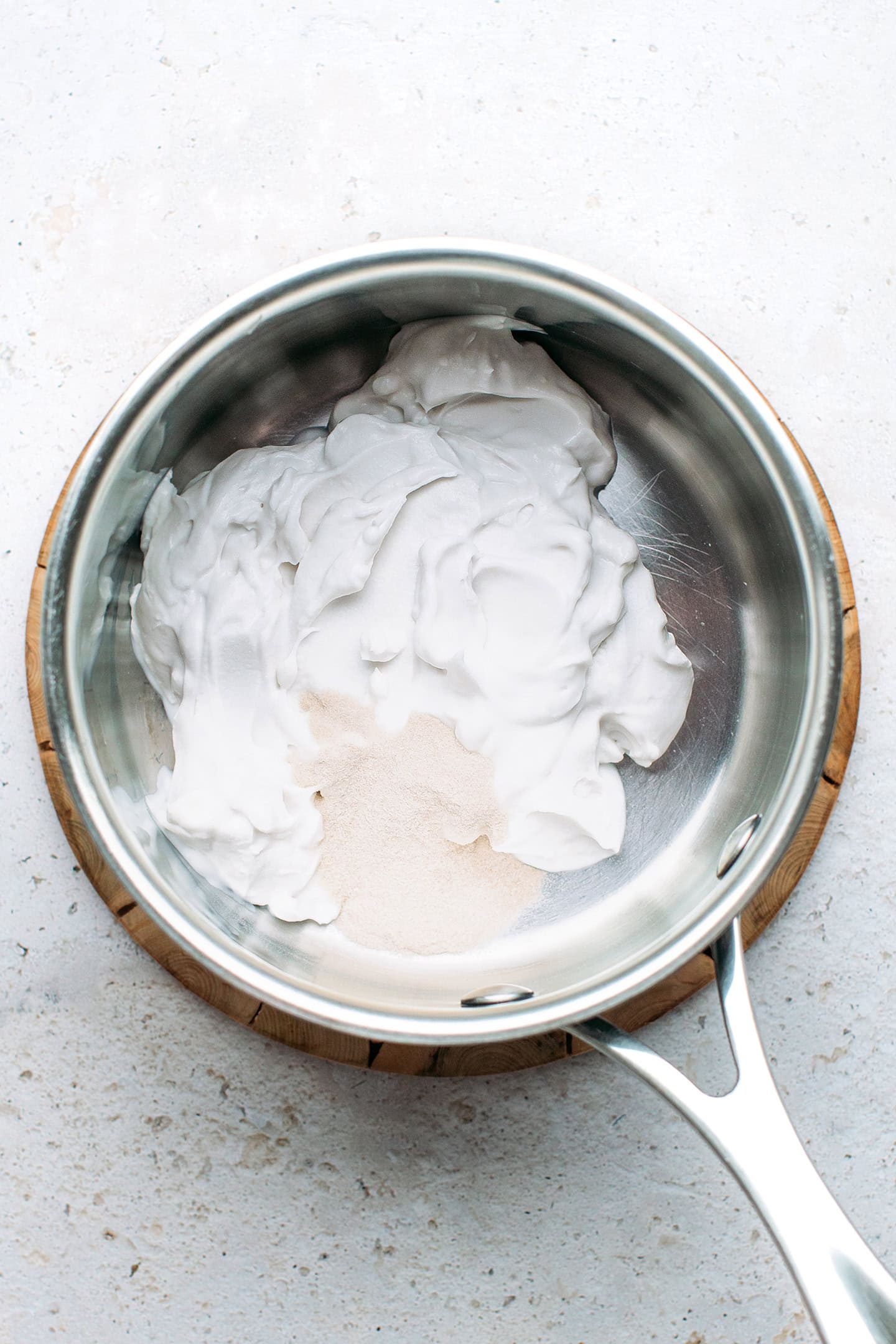 Coconut cream and agar in a saucepan.