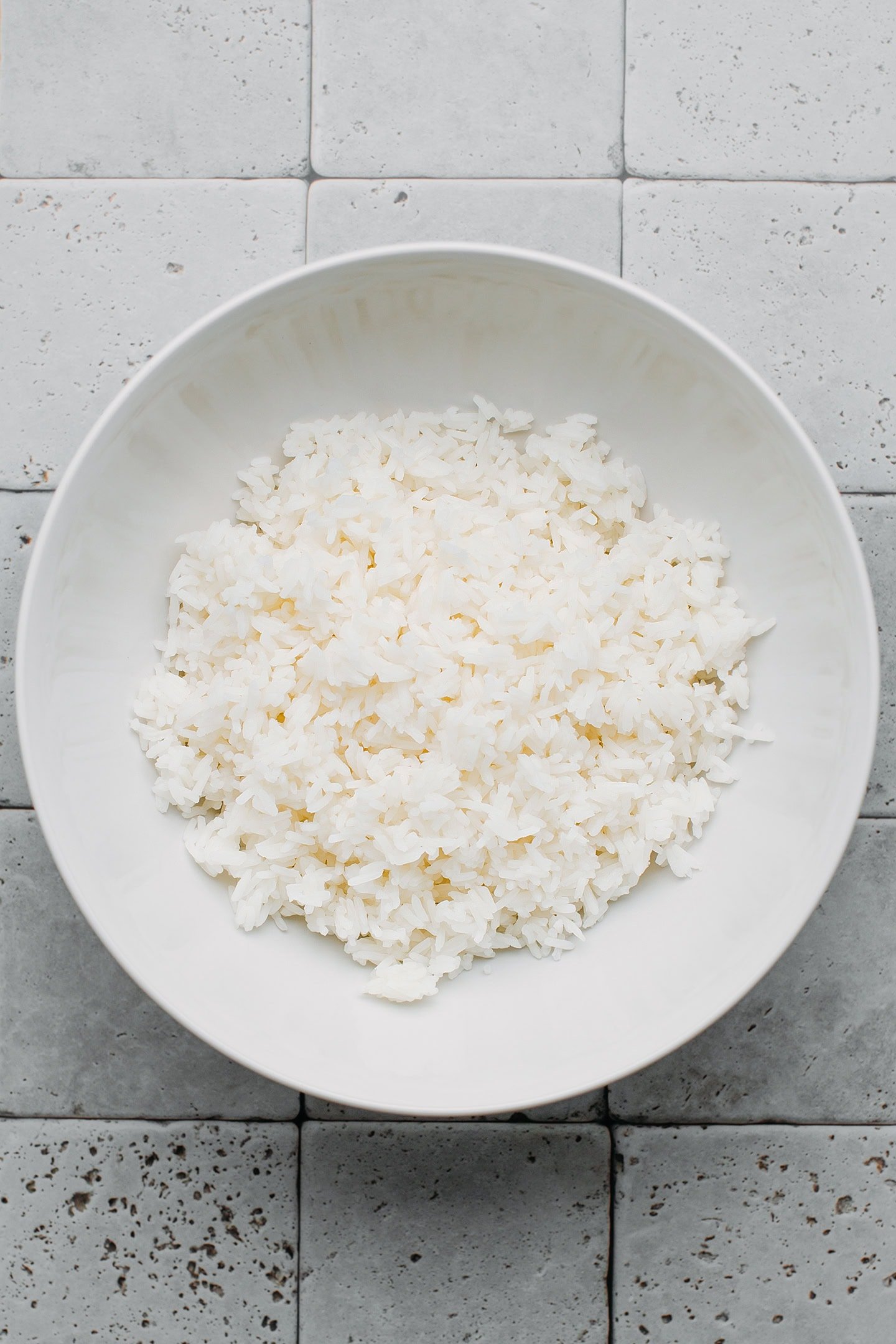 Cooked rice in a bowl.