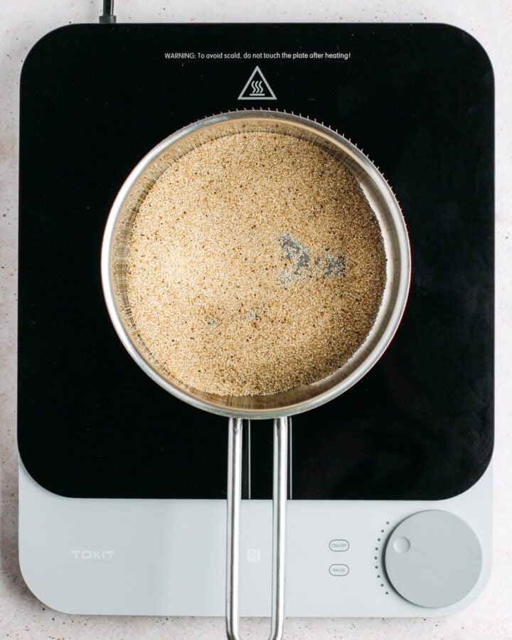 Fonio in a saucepan.