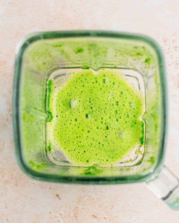 Blended pandan leaves with water in a blender.