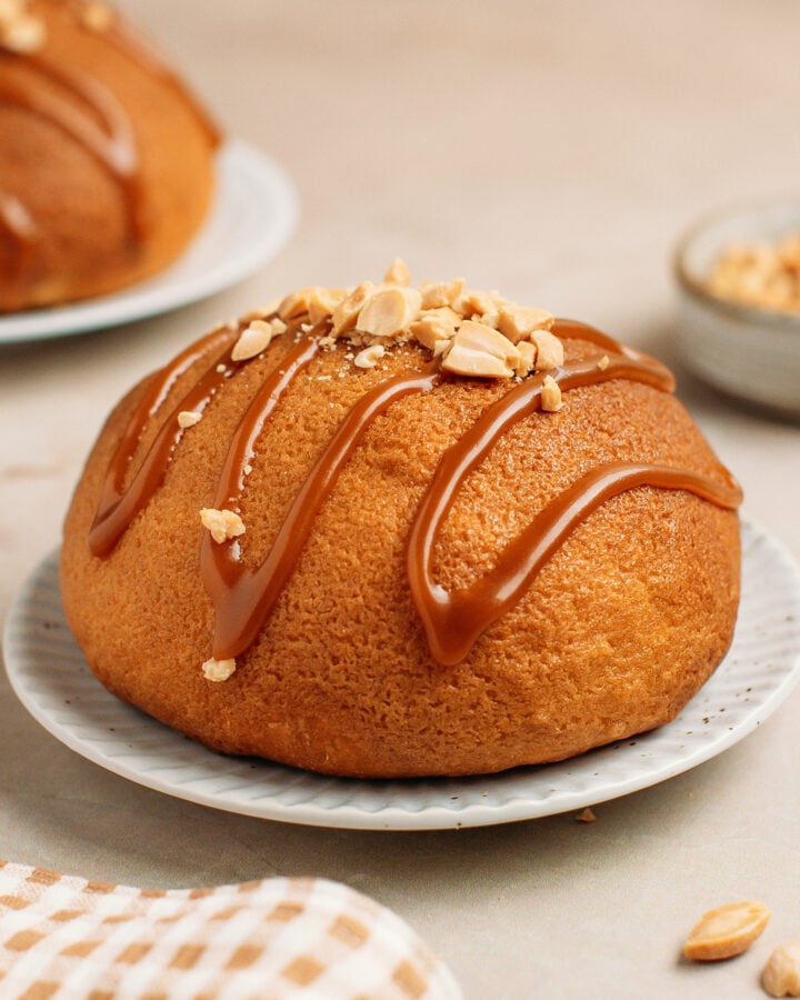 Papparoti bun drizzled with caramel sauce and garnished with peanuts.